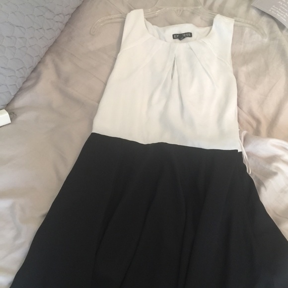 Express dress - Picture 3 of 3